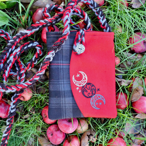 Wee Purse~Witches' Blood