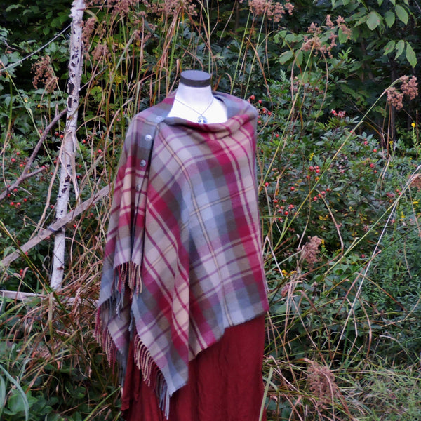 Deluxe Button Shawl~Lambswool