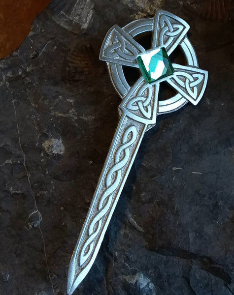 Adrian Kilt Pin